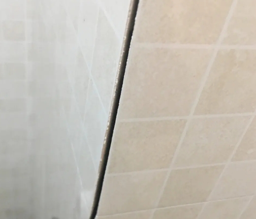 北海瓷砖空鼓维修公司分享阳台瓷砖脱落的修复过程可以分为以下几个步骤